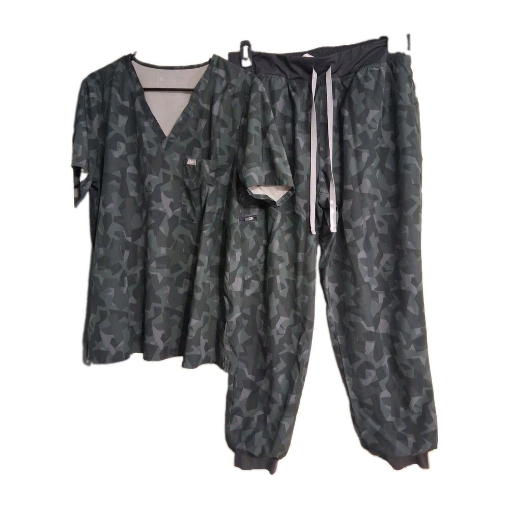 Women's FIGS Technical Collection Scrub Set Size XL Camo
